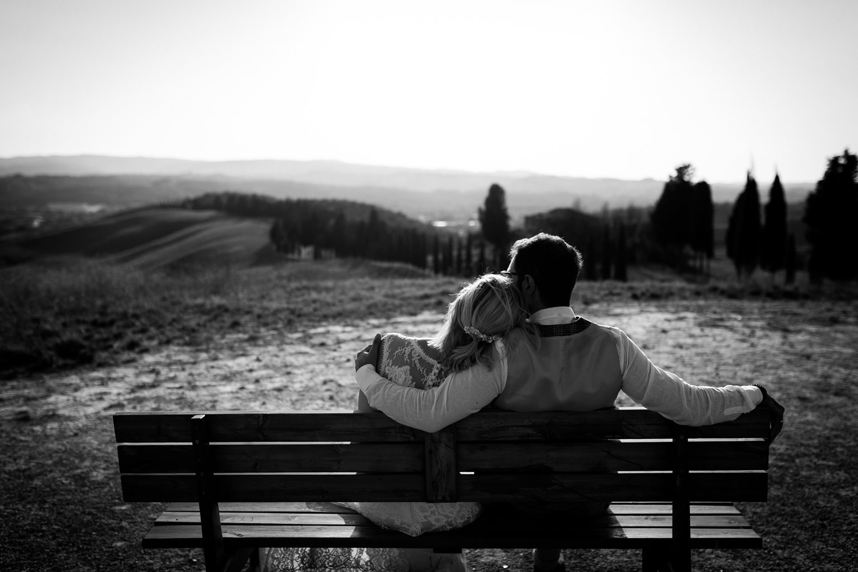 Wedding couple photos in the Tuscan countryside,Photoshoot for couples in the Tuscan countryside
