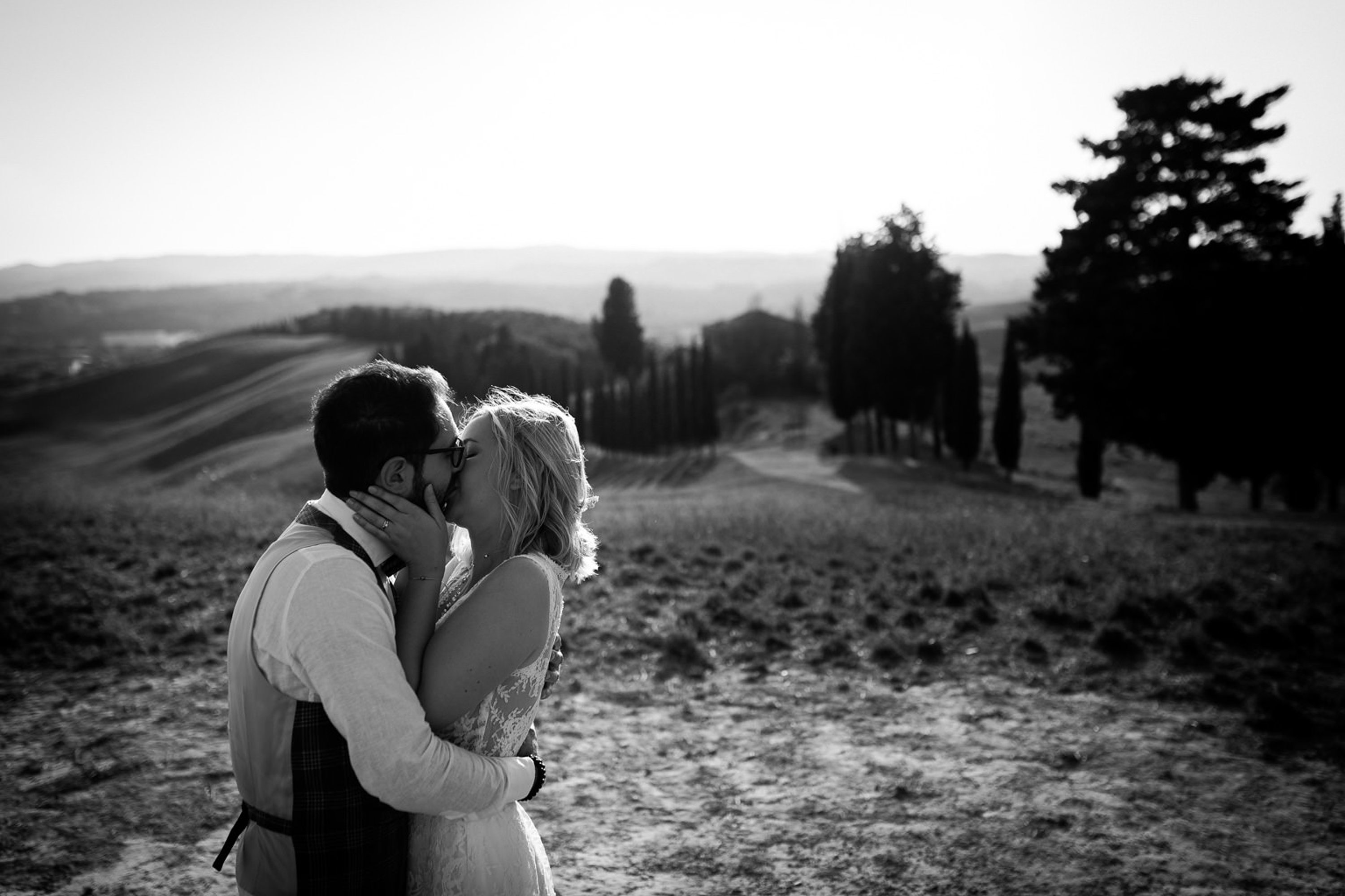 Wedding couple photos in the Tuscan countryside,Photoshoot for couples in the Tuscan countryside