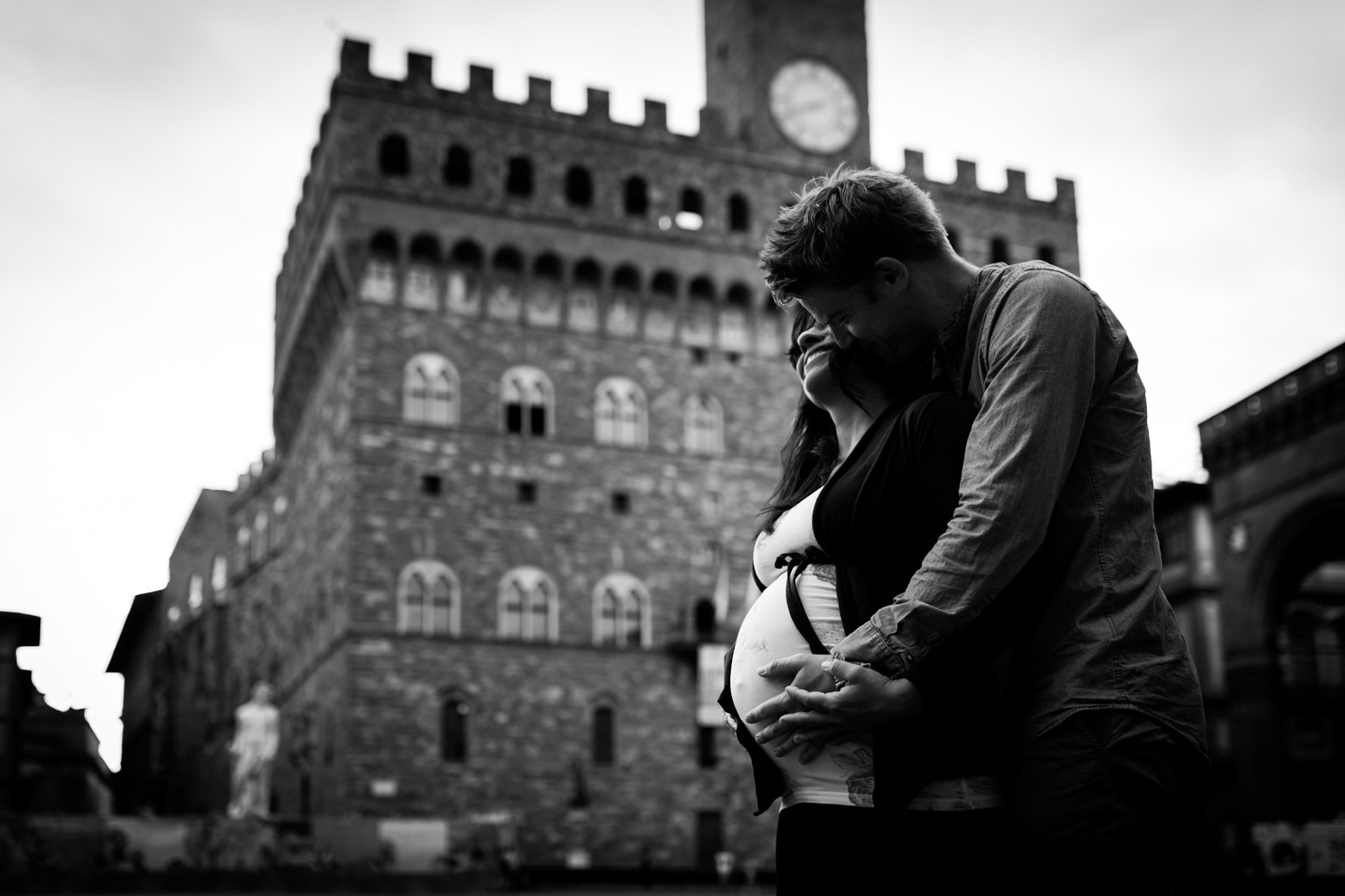 Outdoor maternity photoshoot in Florence,Pregnancy photos in the historic center of Florence
