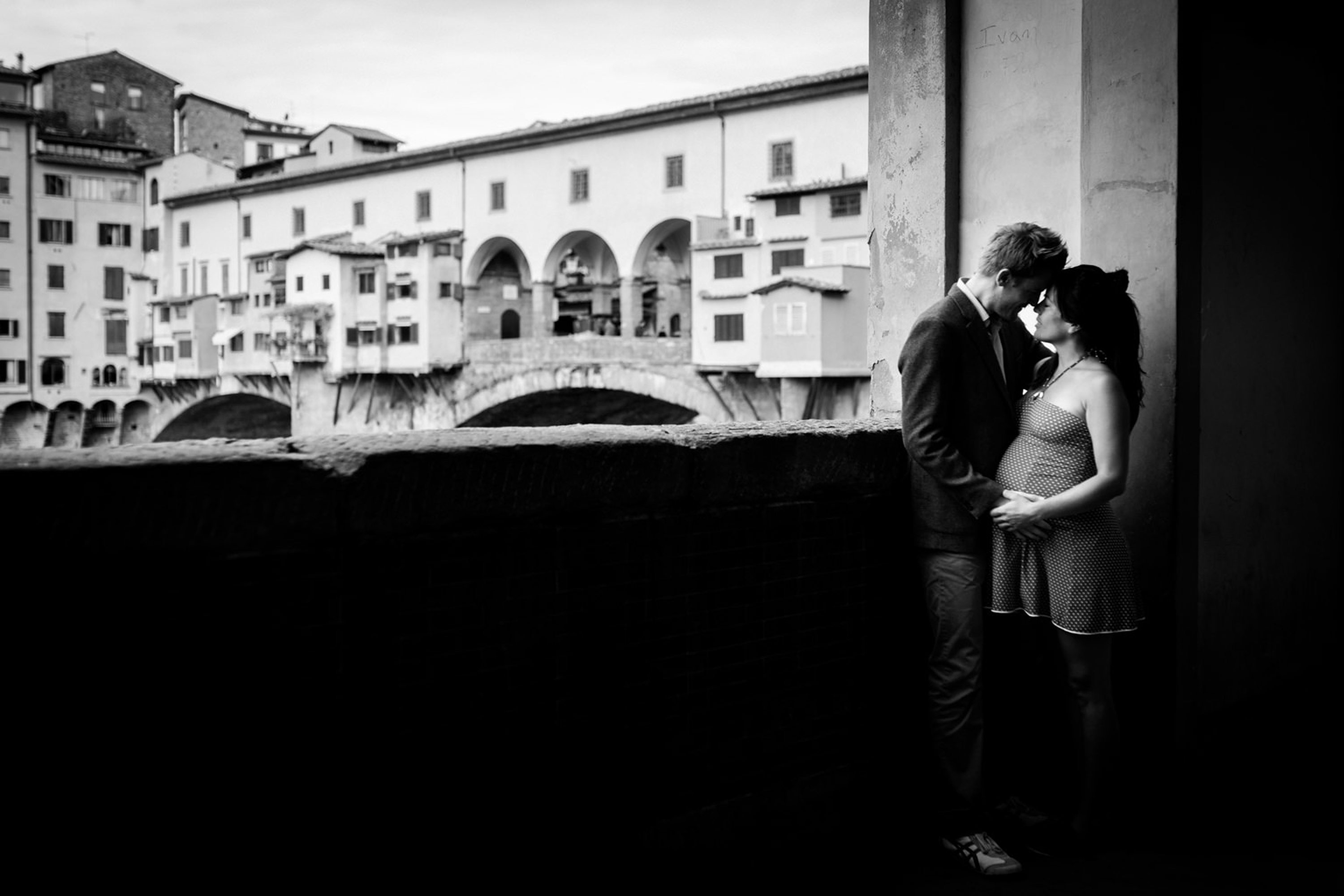 Outdoor maternity photoshoot in Florence,Pregnancy photos in the historic center of Florence