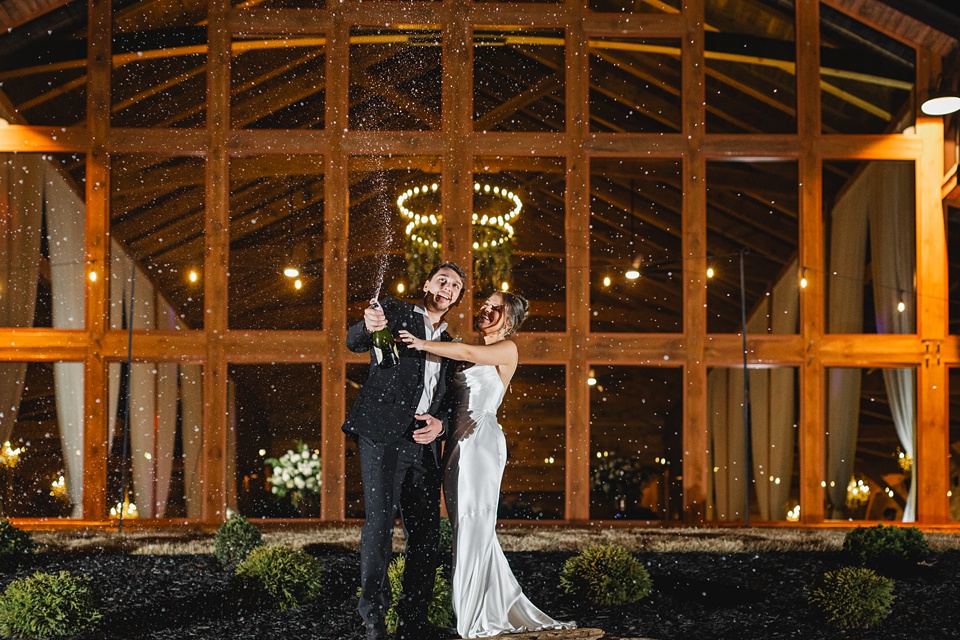 Example Shoot Title Tag Georgia weddings, stunning backdrop.