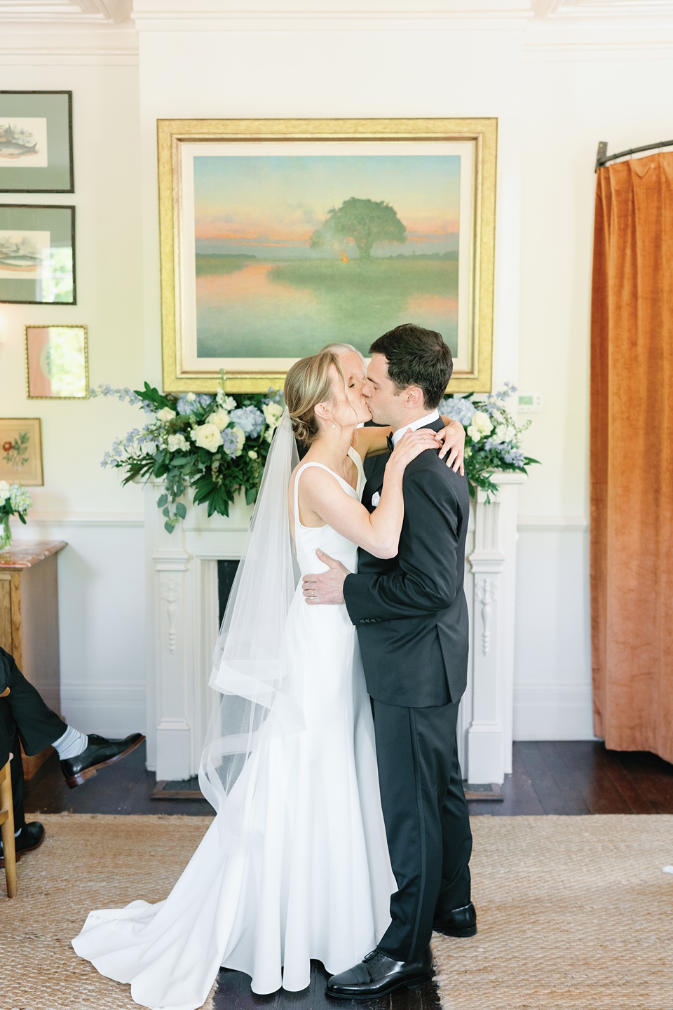 intimate wedding at the post house inn,small wedding venues in mount pleasant