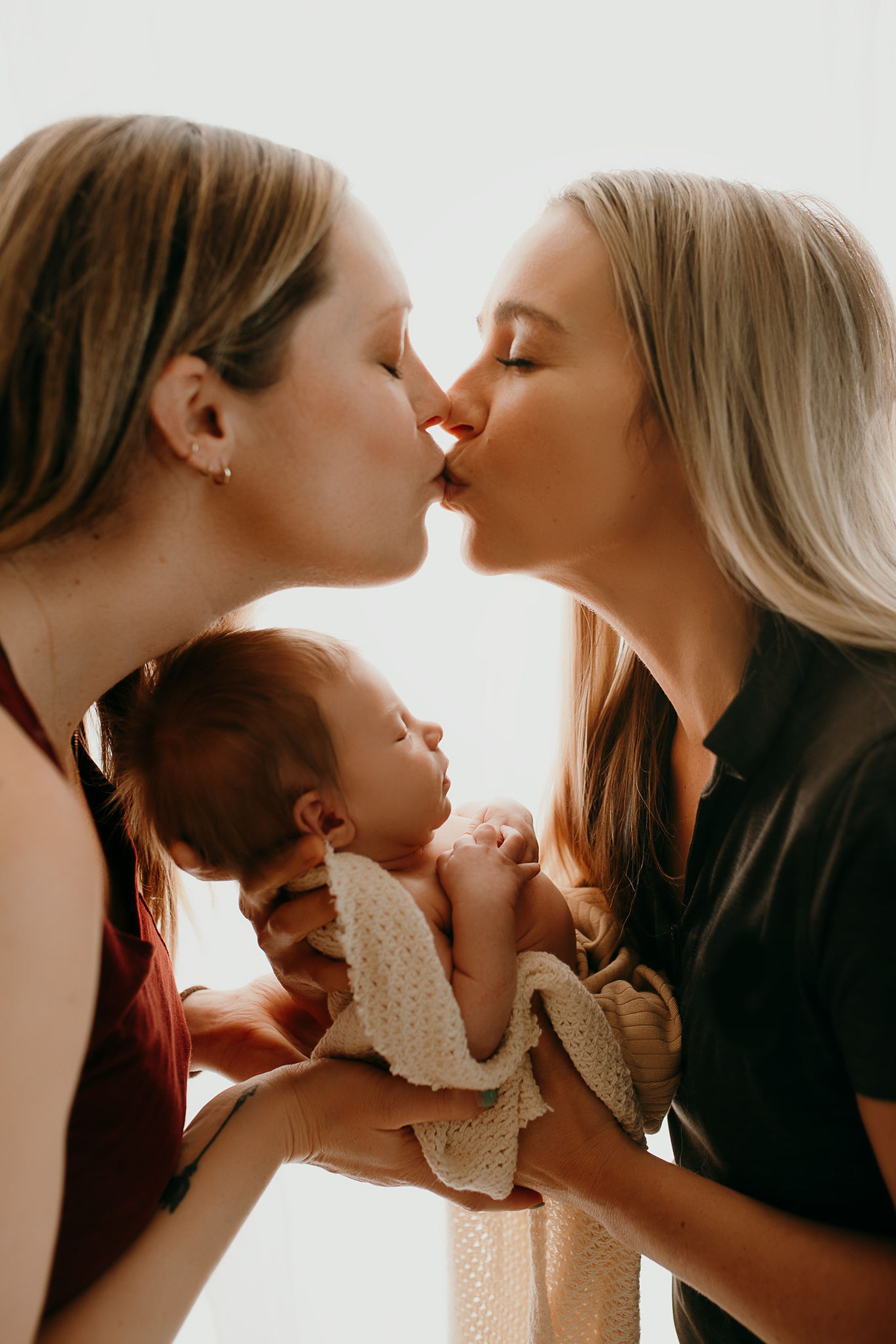 Portland Oregon LGBTQ+ Family and Newborn Photographer | Deklyn -  lindseywilliamsphotography.com % %