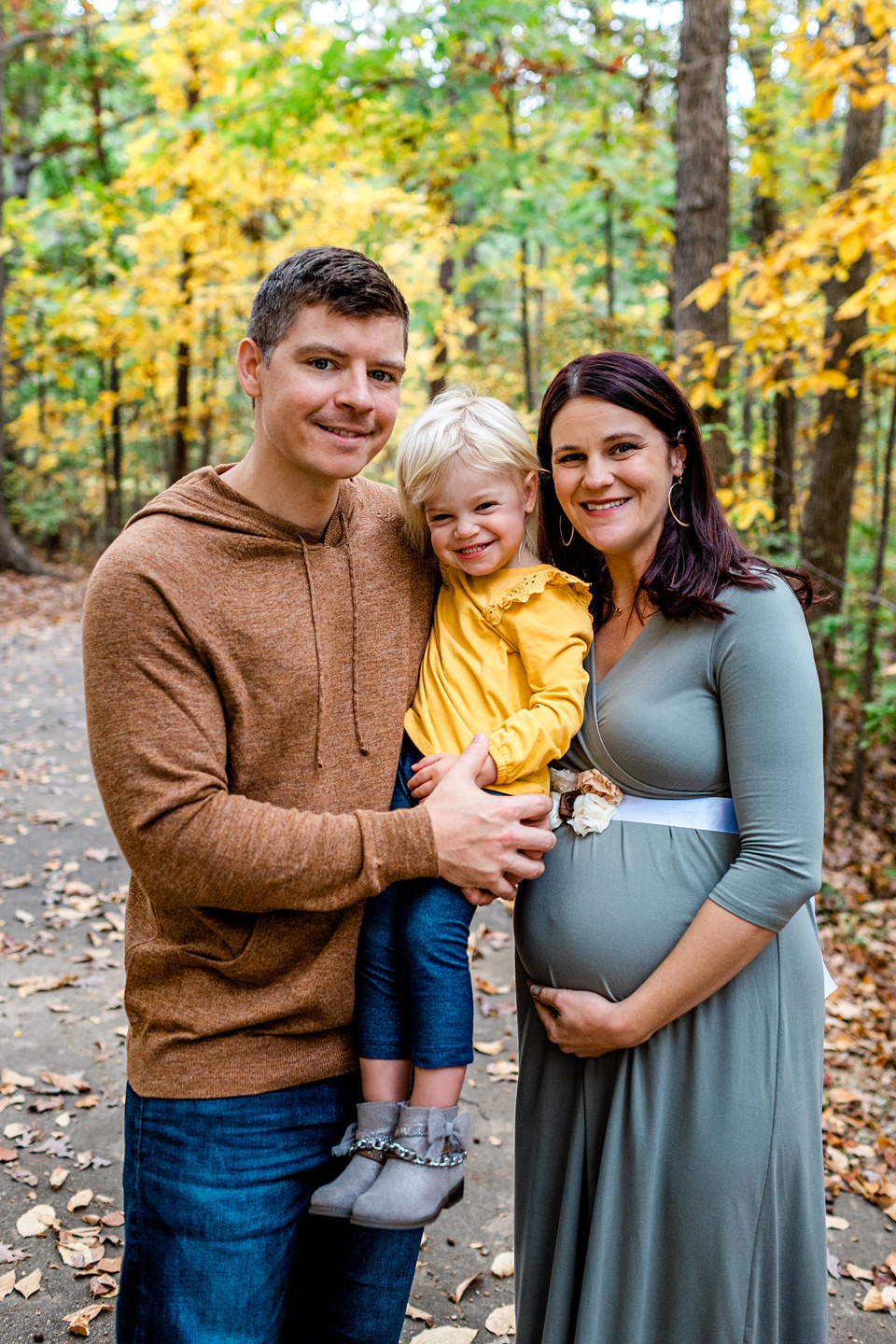 Fall Family Maternity Picture Ideas