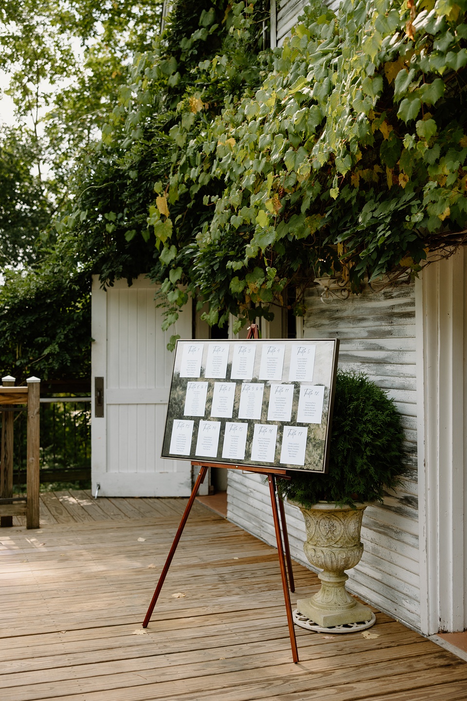 Romantic Michigan Wedding at Blue Dress Barn, Benton Harbor -  nicolebatesphotography.com