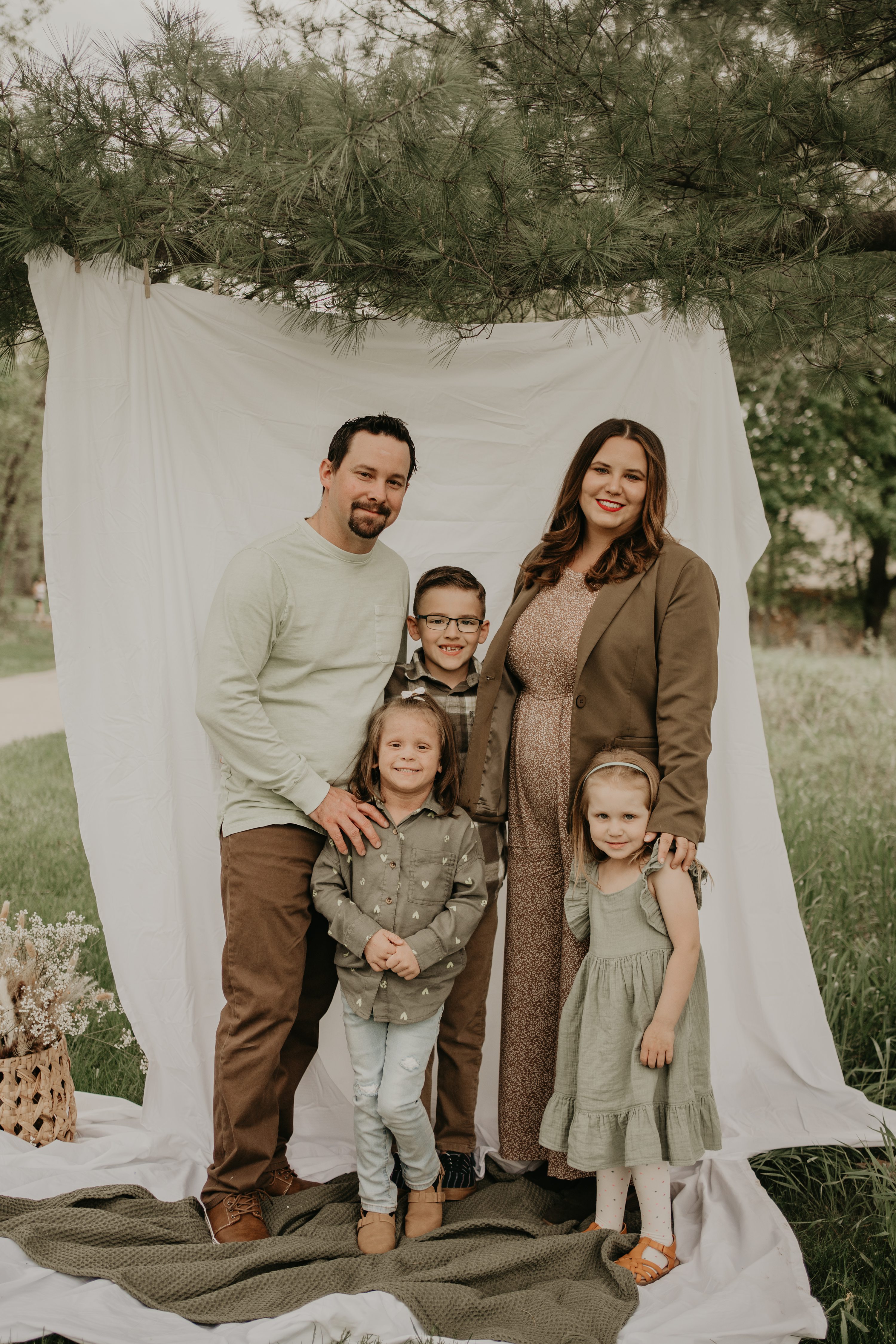 couples session,engagement photographer,michigan photographer,detroit photographer,family photographer,family detroit wedding photographer,michigan wedding photographer,michigan wedding videographer