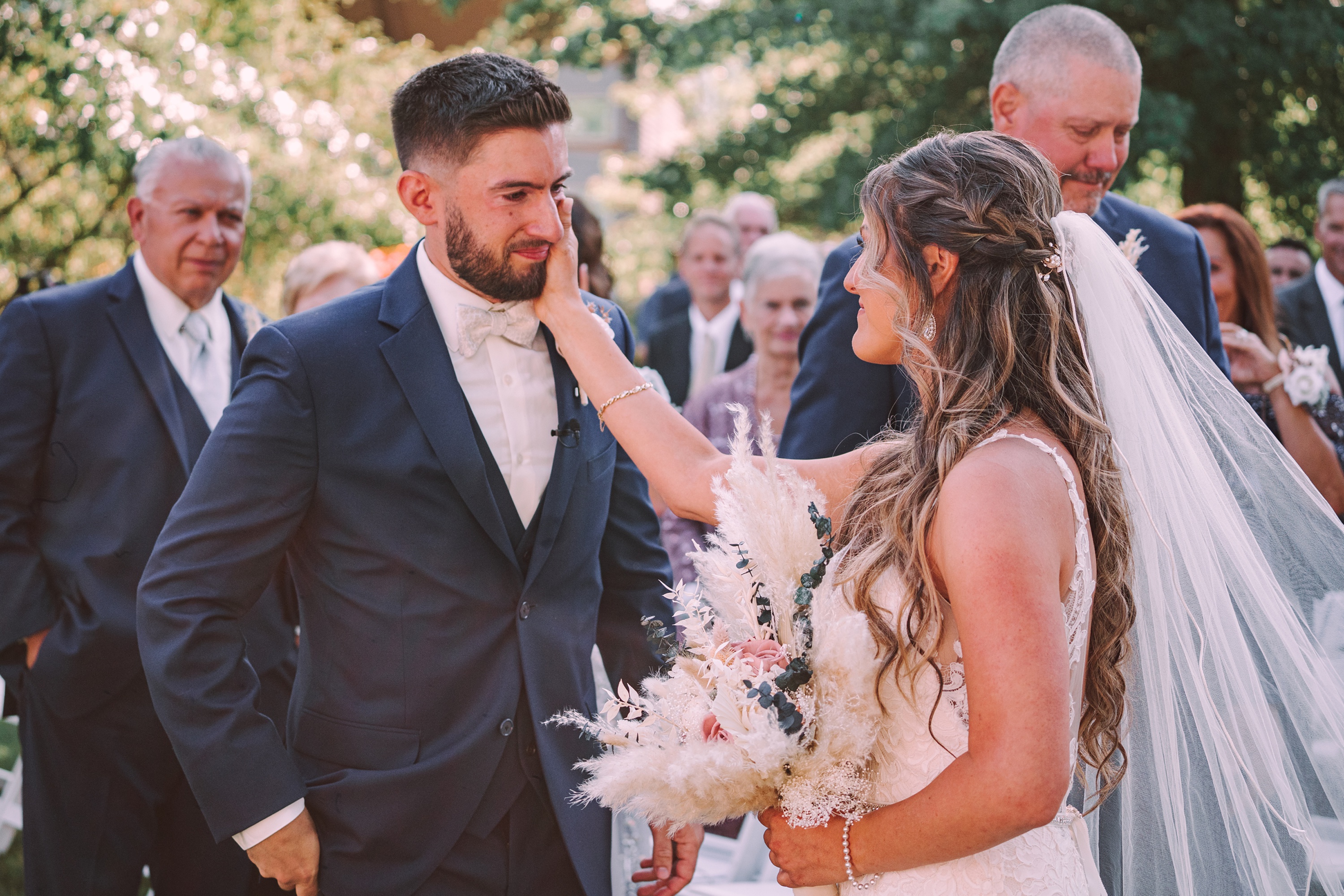 Best Utica NY Wedding Photographer,Summer Turning Stone Lodge Wedding