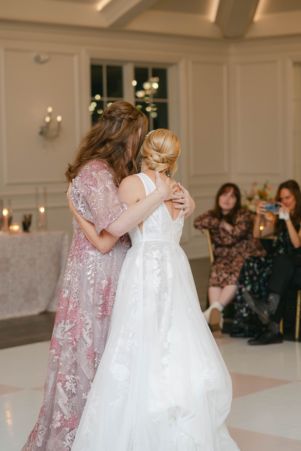 Upscale Wedding, and heartfelt memories captured on this special day.

Immaculate Design and Stunning Details:
Nestled amidst the autumnal beauty of Hillside Estates