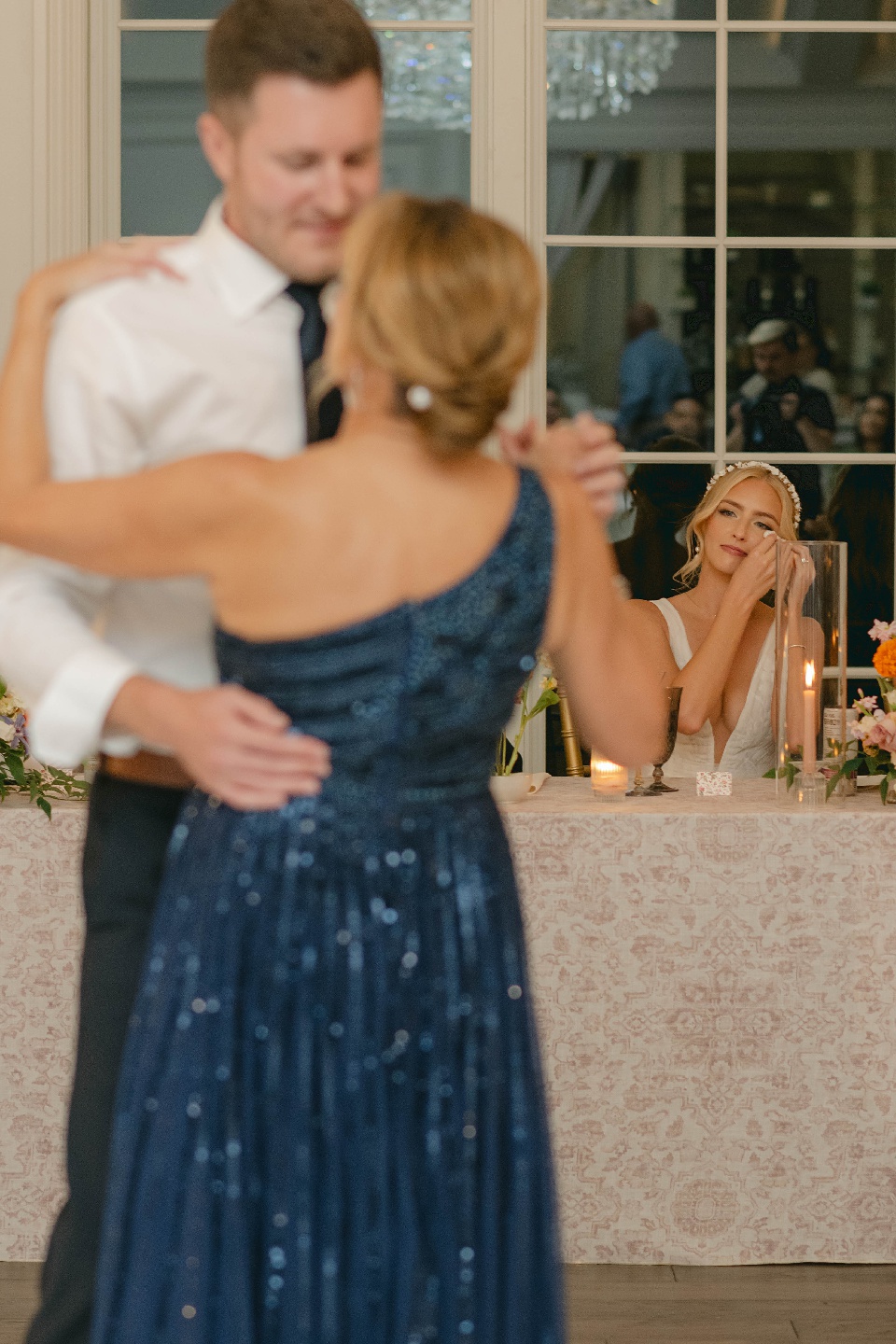  and heartfelt memories captured on this special day.

Immaculate Design and Stunning Details:
Nestled amidst the autumnal beauty of Hillside Estates, elegance