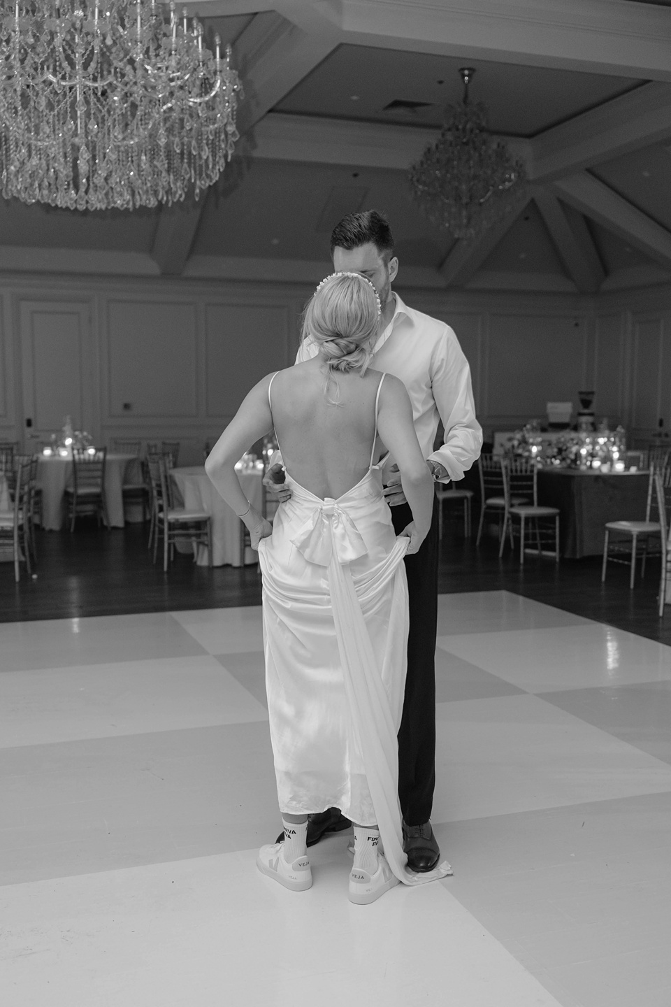 Texas Wedding Photographer, where the bride and groom personally served slices from their custom pizza boxes. It was a delightful and unexpected treat that added a unique touch to the celebration.

Grand Exit and Newlywed Getaway:
As the evening drew to a close