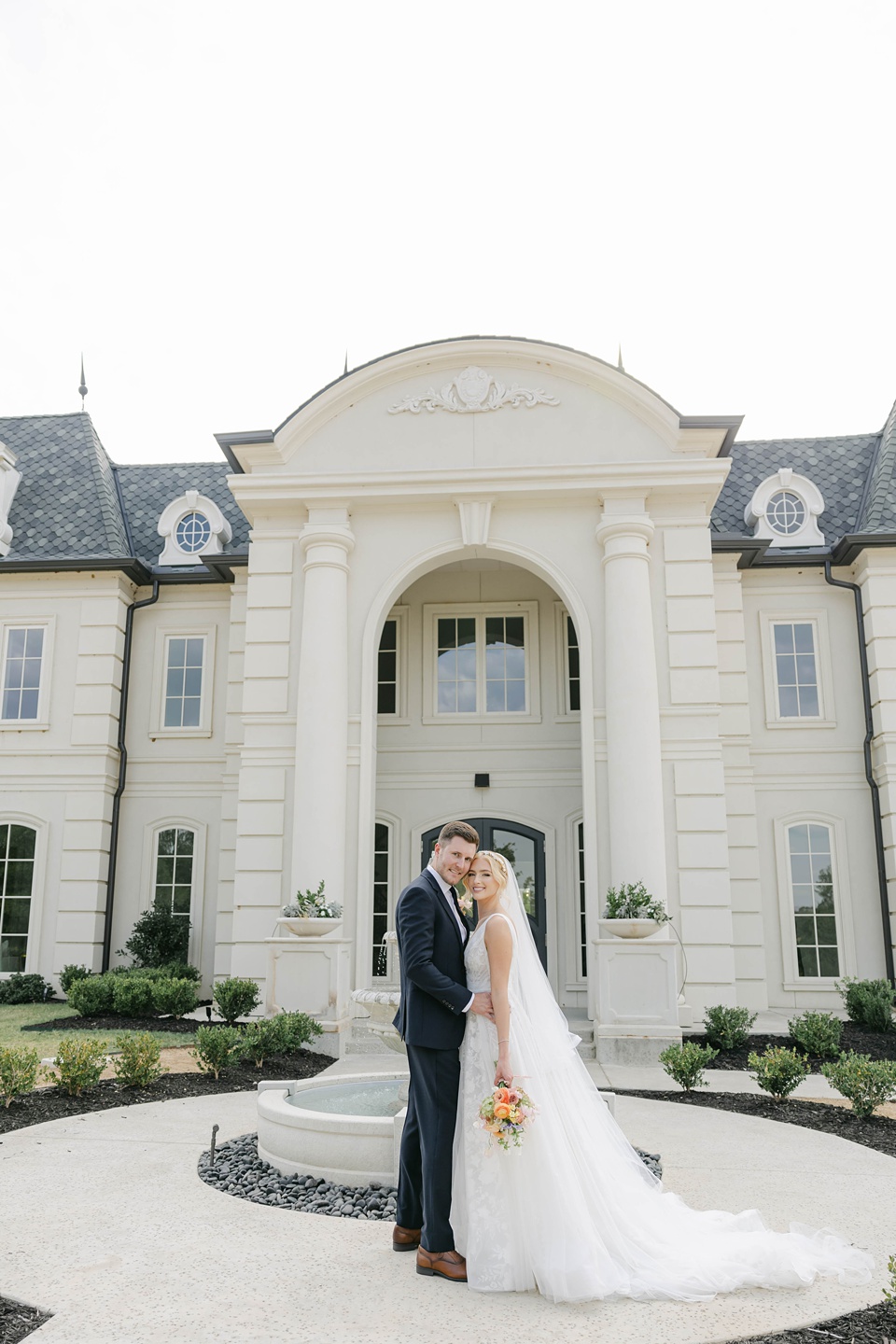 Dallas Wedding Photographer, setting the stage for a truly unforgettable celebration.

Joyous Reception and Late-Night Pizza Party:
The reception was a lively affair
