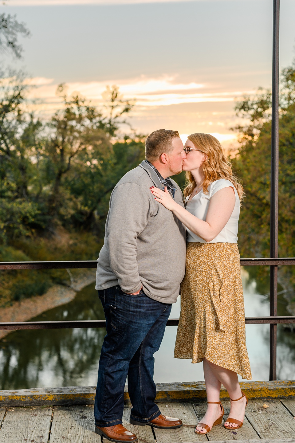 fargo engagement photos,fall engagement session