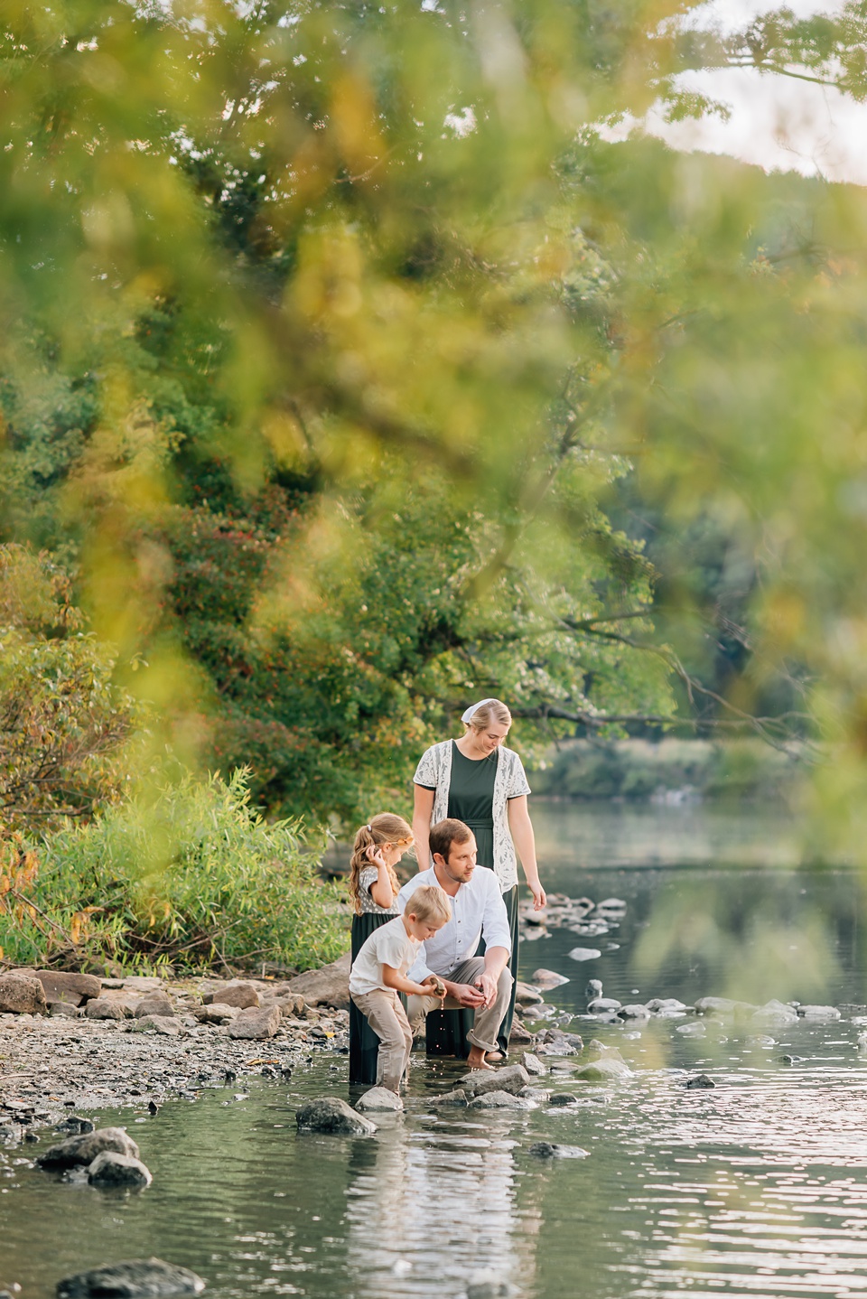family photos by the lake,lifestyle photography