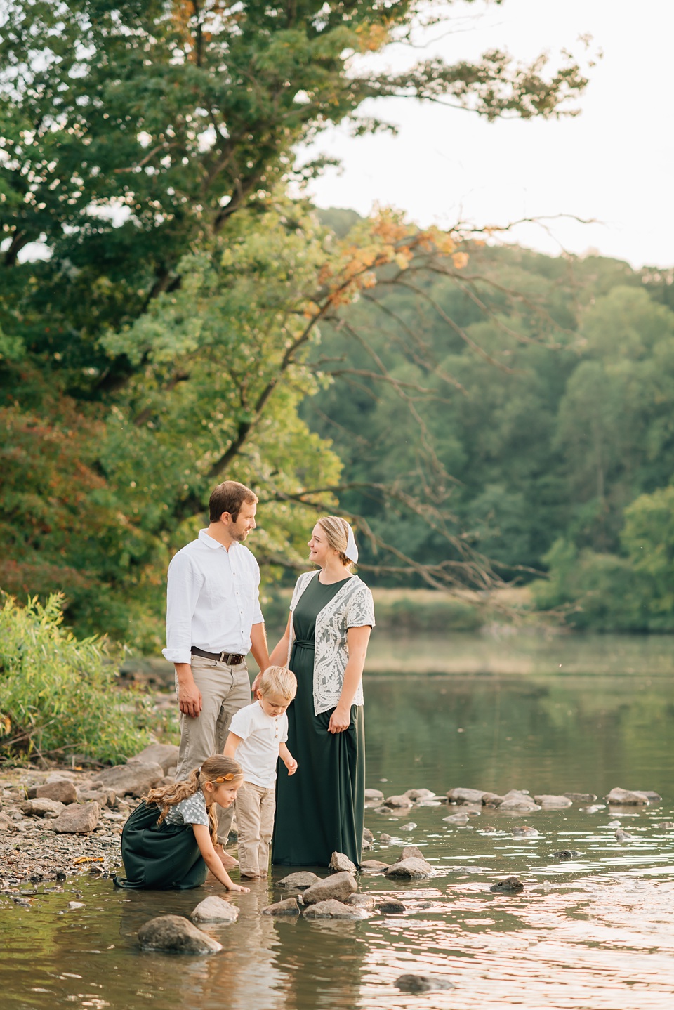 family photos by the lake,lifestyle photography