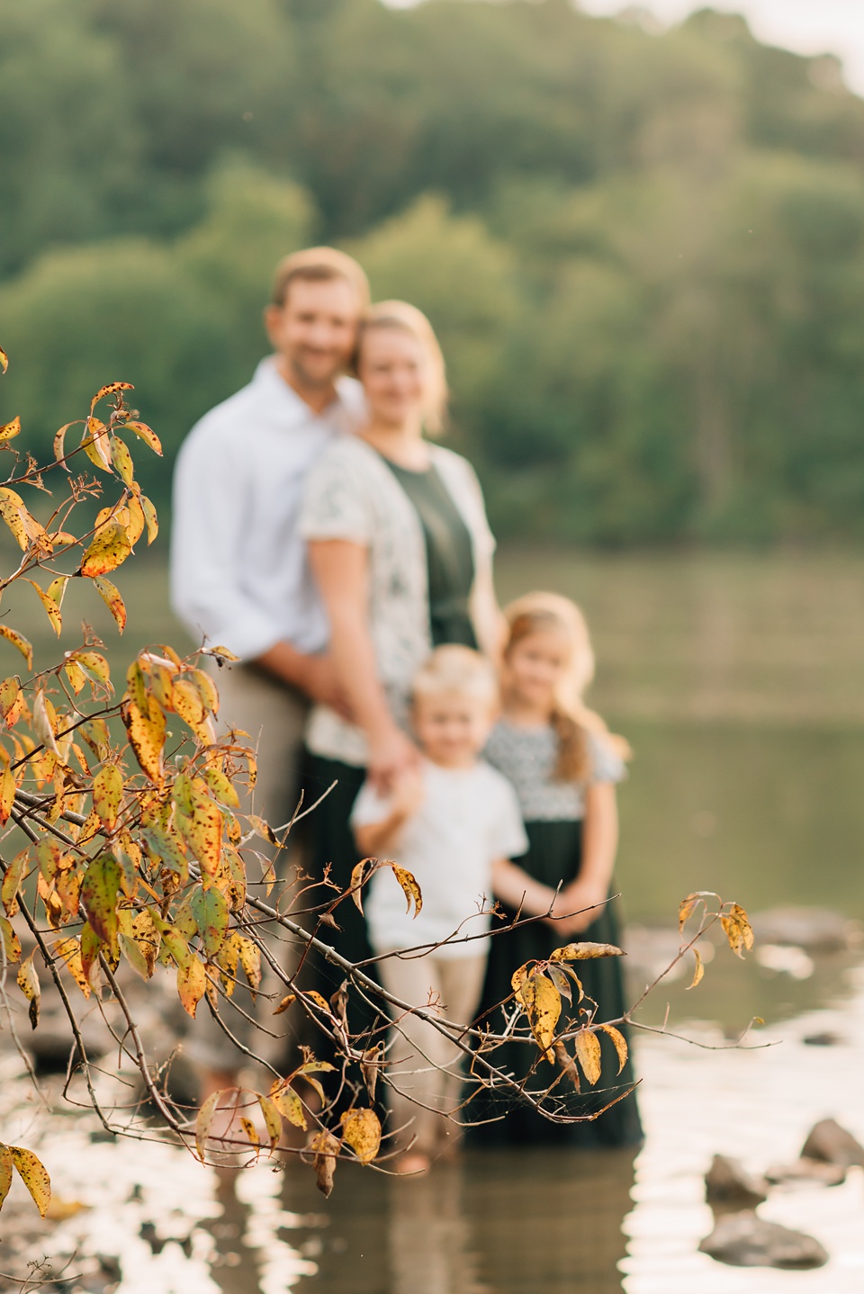family photos by the lake,lifestyle photography