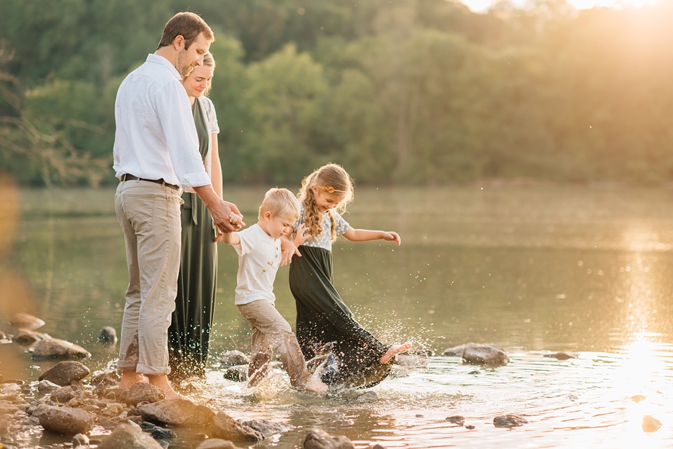 family photos by the lake,family photos