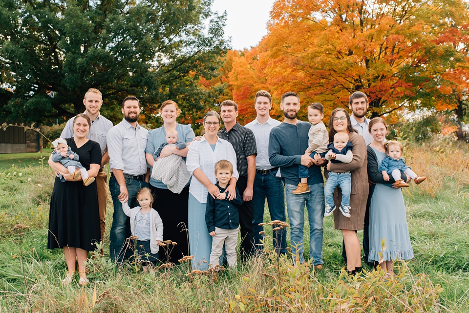 New Jersey family photography session. Big family together outdoors.  Relaxed and posed extended family photos. - Kyo Morishima Photography