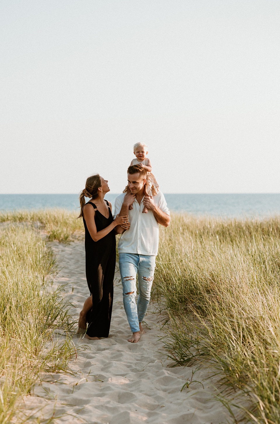 Michigan Beach Family Session - Michigan Wedding Photographer | Aislinn  Timmons Photography