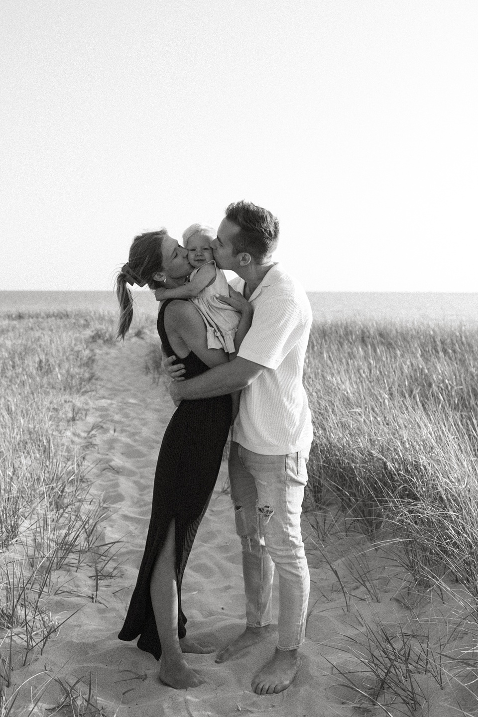 Michigan Beach Family Session - Michigan Wedding Photographer | Aislinn  Timmons Photography