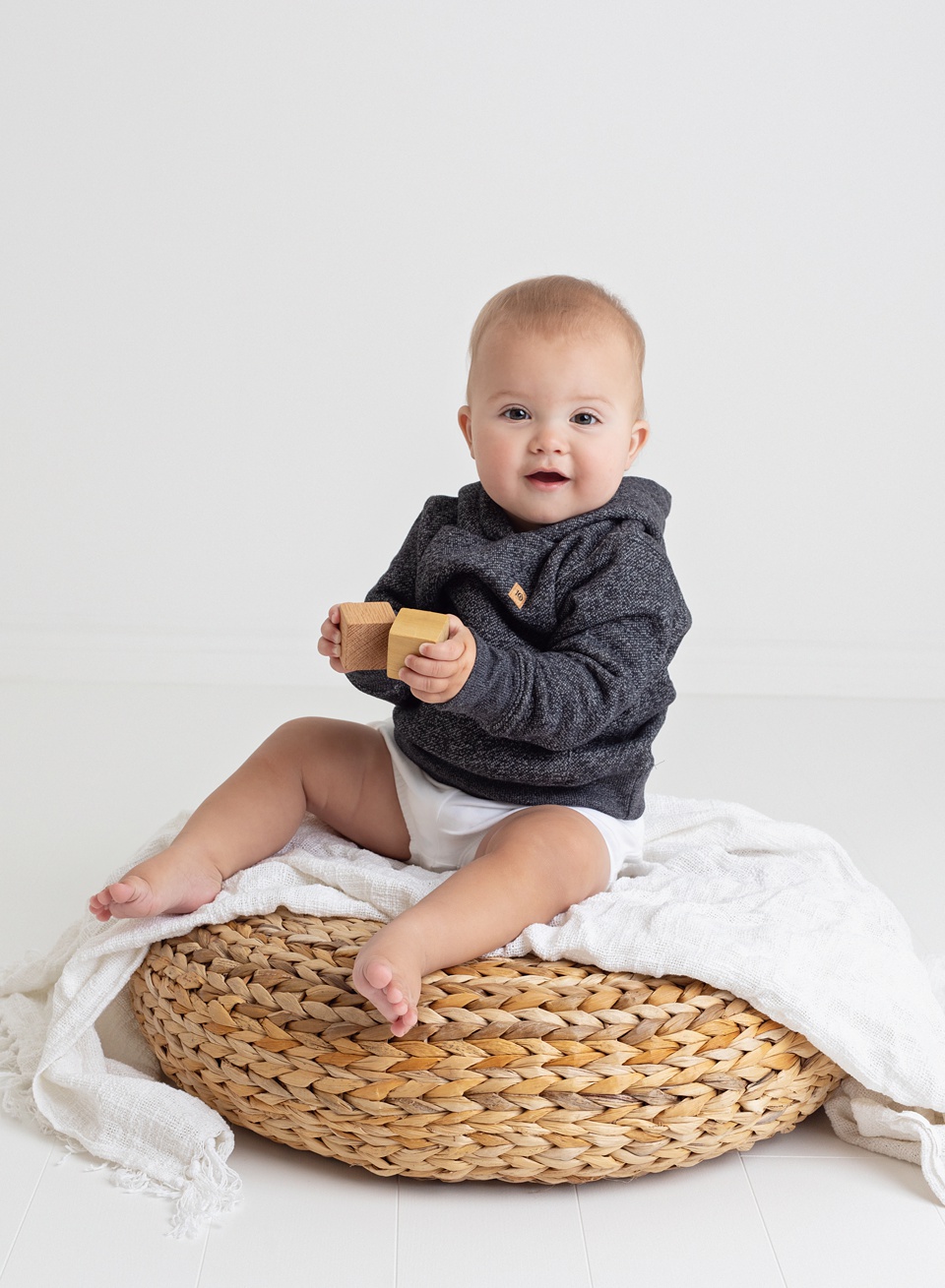 Example Shoot Title Tag first birthday,all white studio