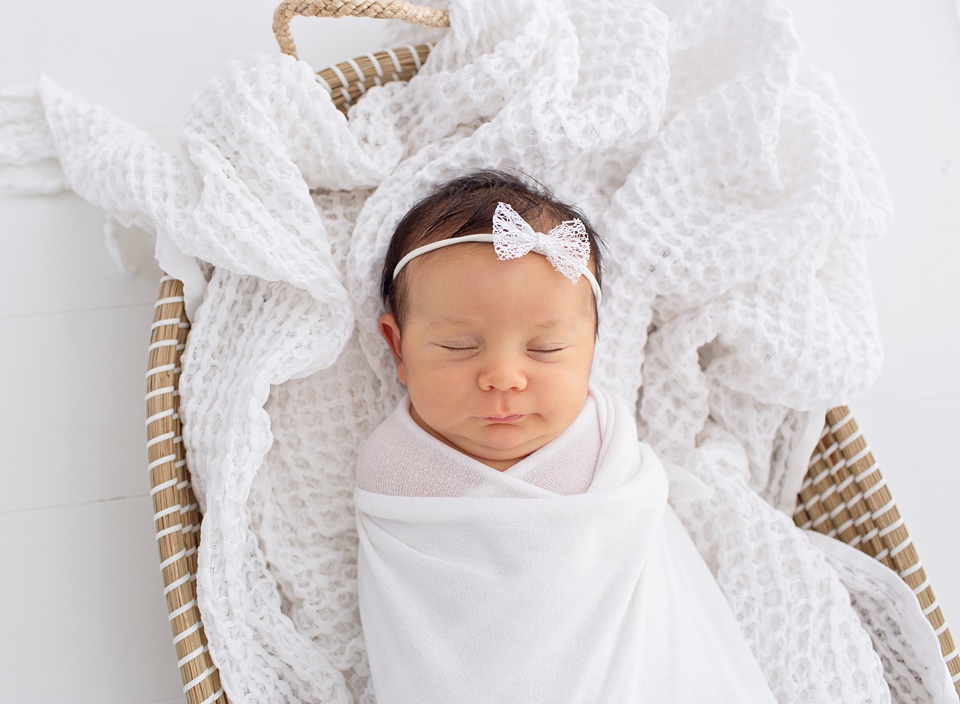 Example Shoot Title Tag family studio photos,5 week old baby