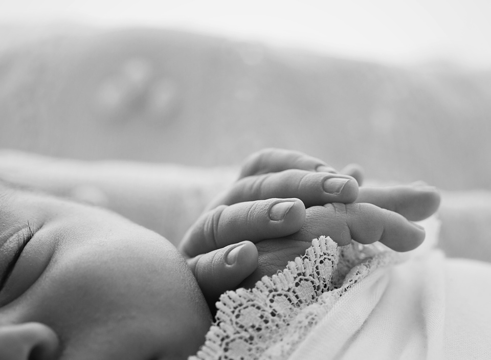 Example Shoot Title Tag bright,5 week old baby