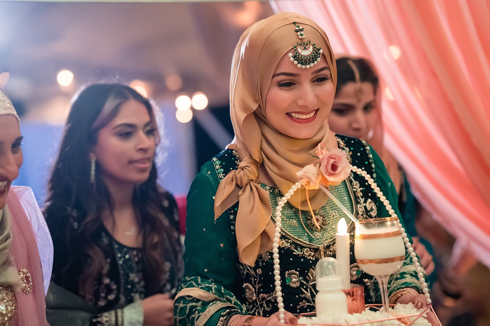 Portrait Young Bride Wearing Wedding Hijab Stock Photo 1492471475 |  Shutterstock