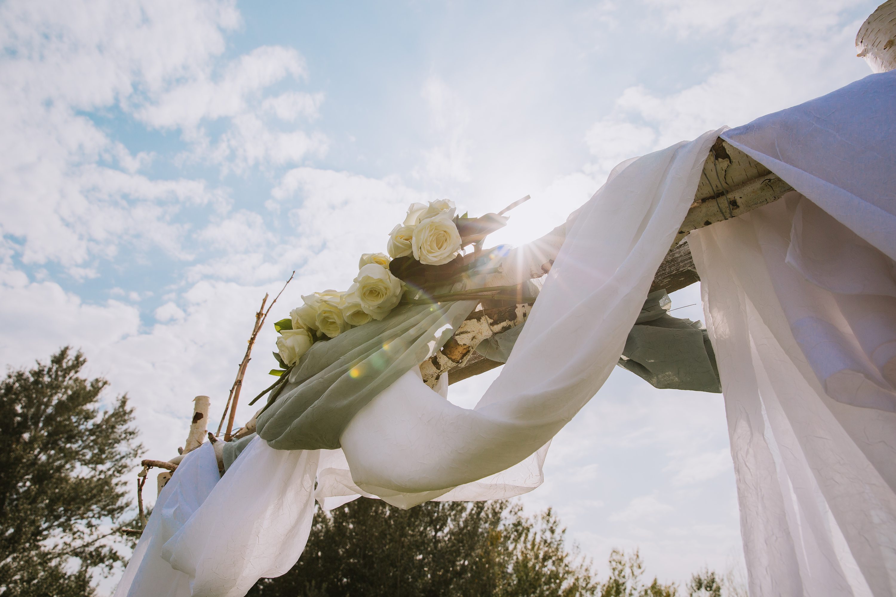outdoor wedding,alter flowers