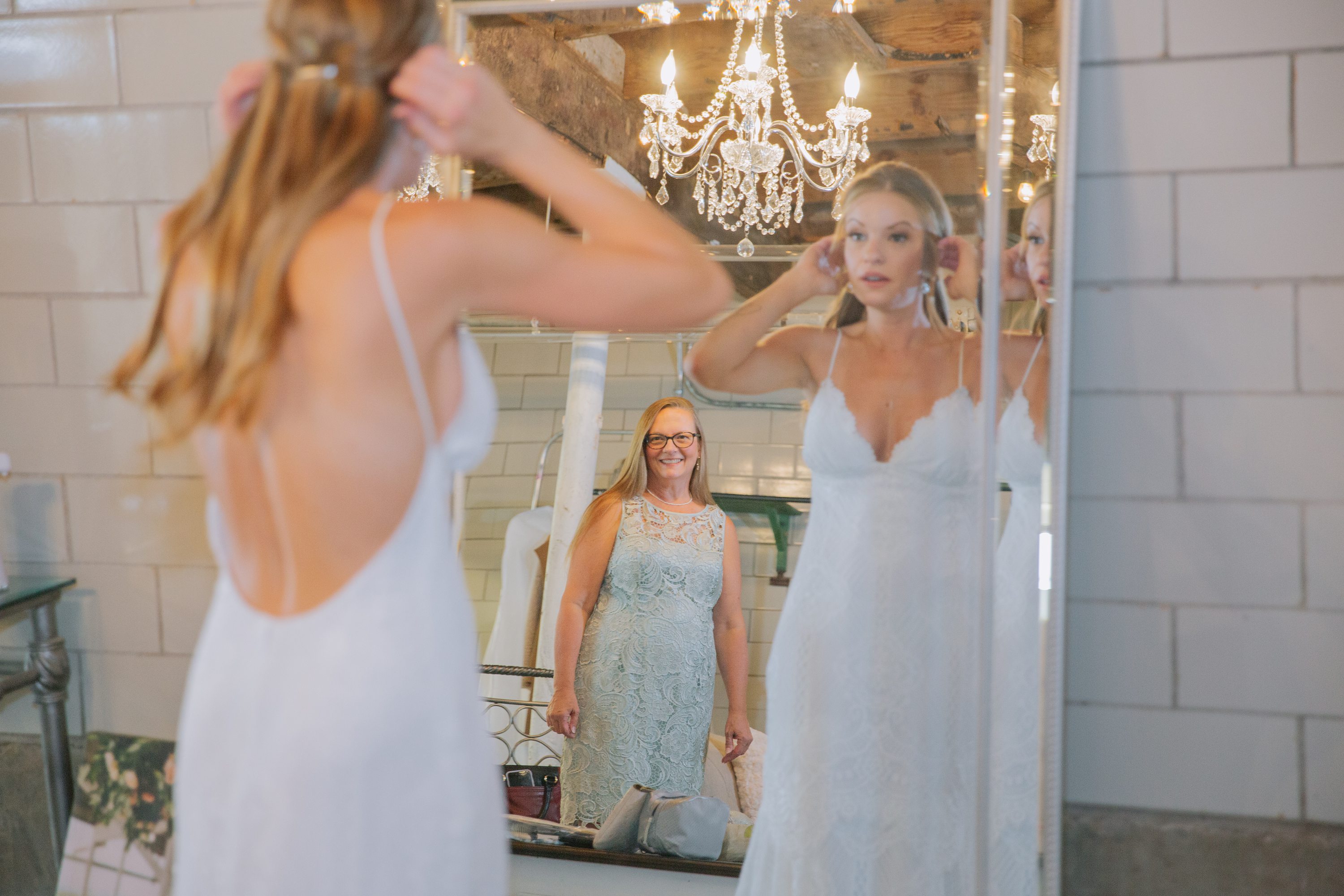 bride getting ready,mother of the bride,green dress