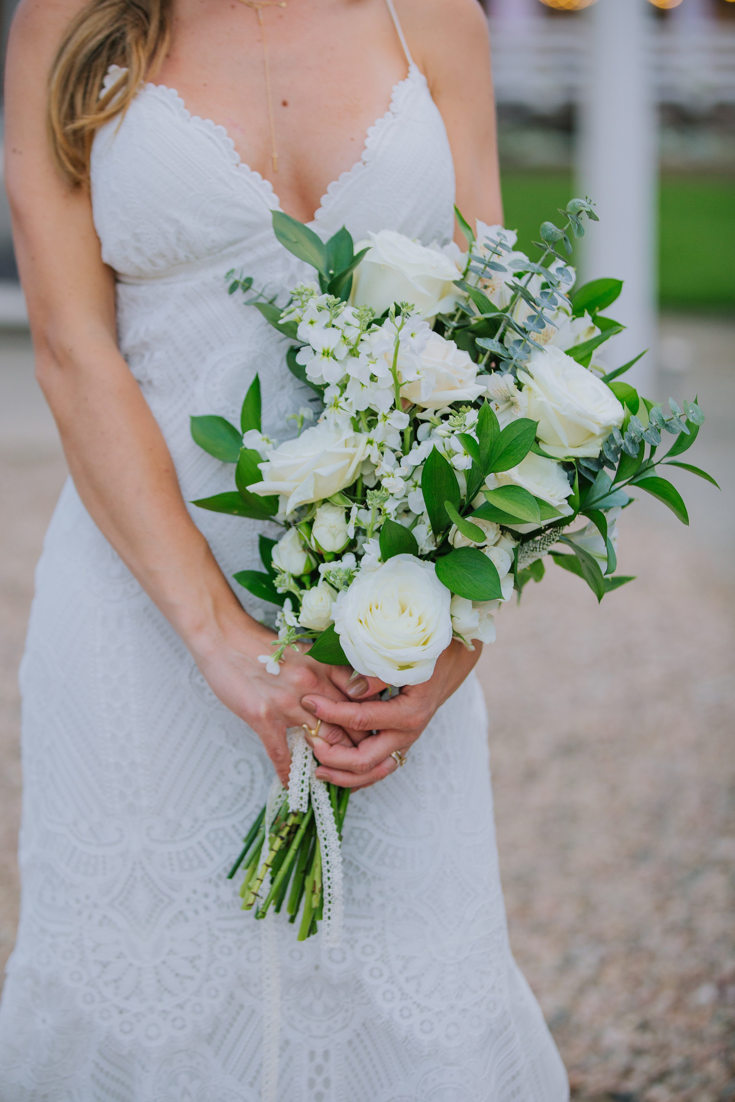 bridal bouquet,white roses,white floral bouquet