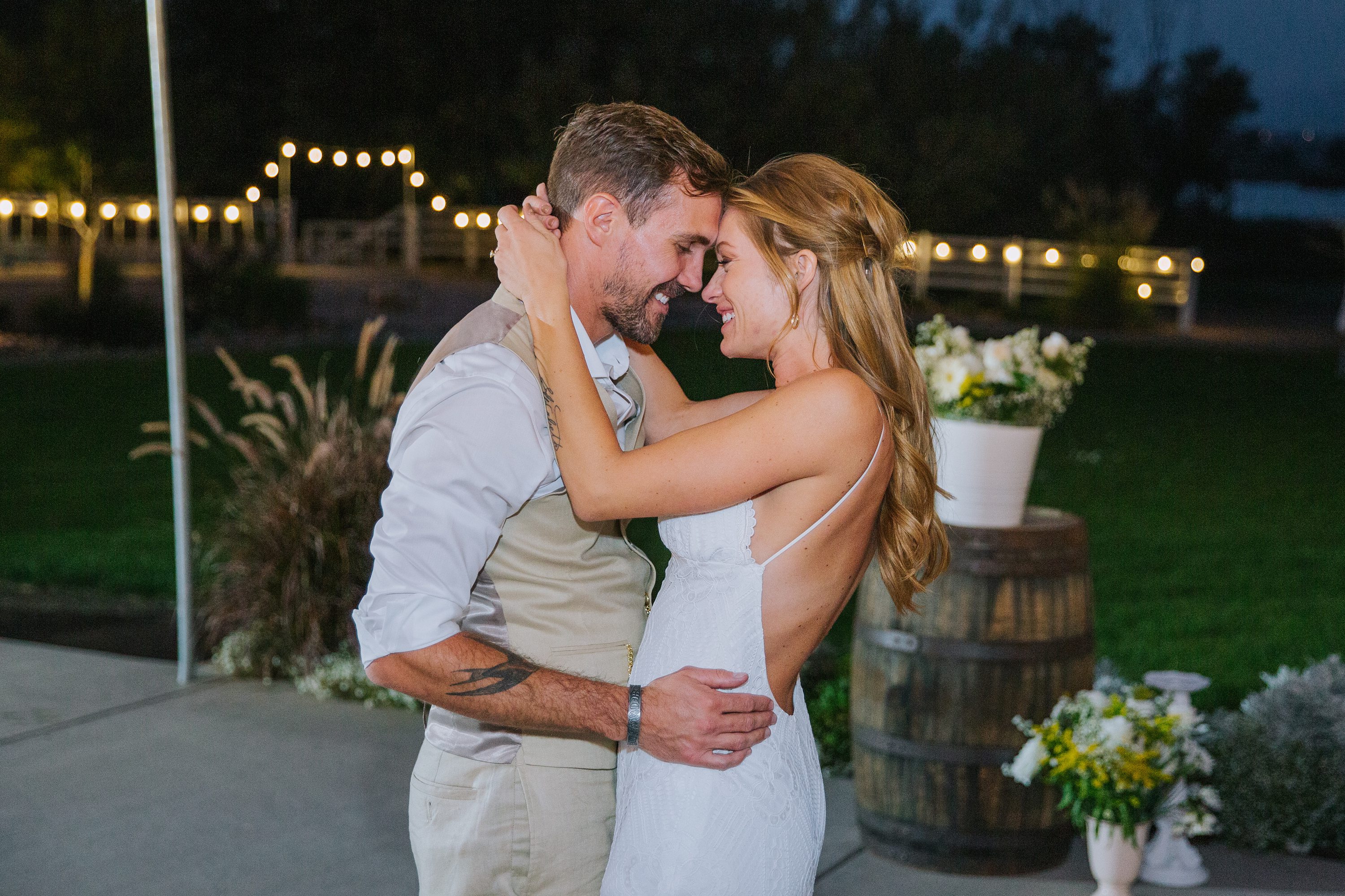 first dance,outdoor reception