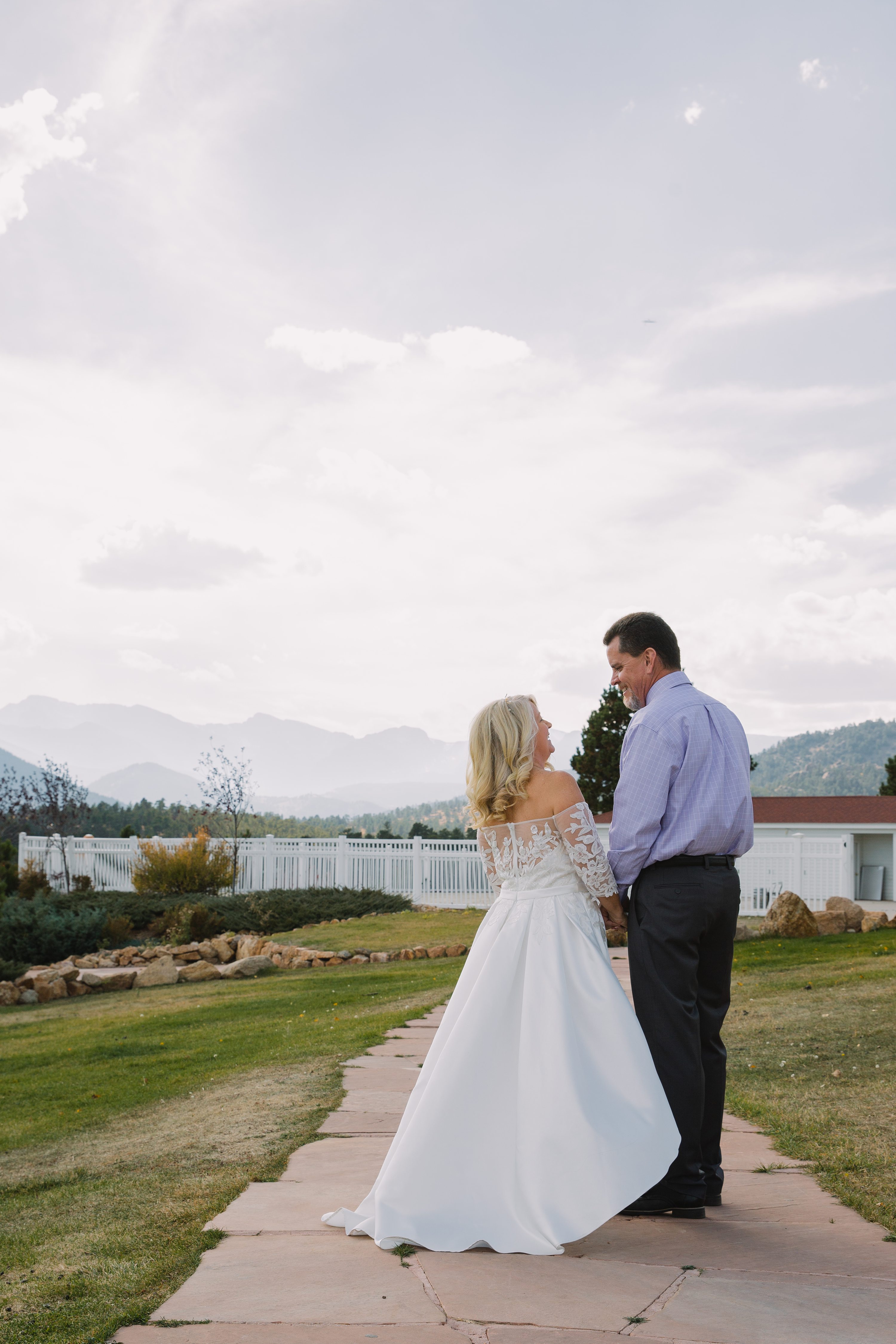 stanley hotel,rocky mountains,bride and groom